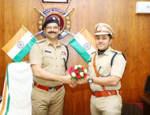Shri. Vishnu Pratheep T.K. IPS assumes charge as the new Kollam Rural District Police Chief from Shri. Sabu Mathew K.M. IPS.